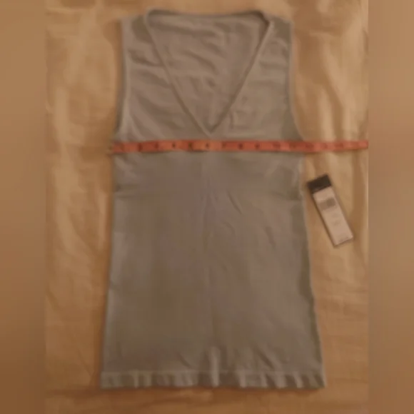 NWT Aqua BCBG MaxAzria "Mistie" essential Seamless Tank Top Built In Bra XS / S - Picture 6 of 10